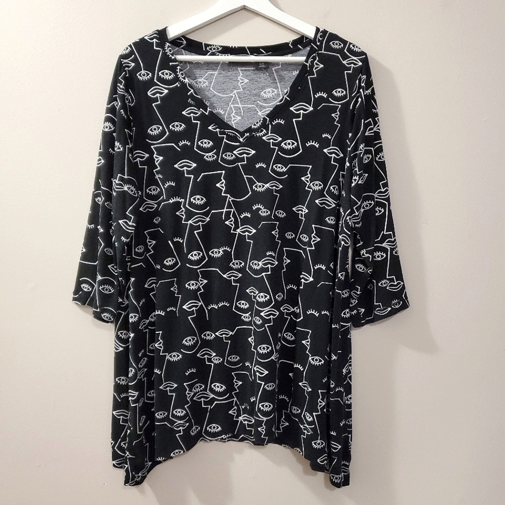Tahari - My Perfect Shape Top in Face Print - Size 1X